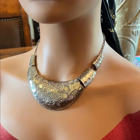 Chico's Silver Floral Engraved Necklace - Picture 1 of 11